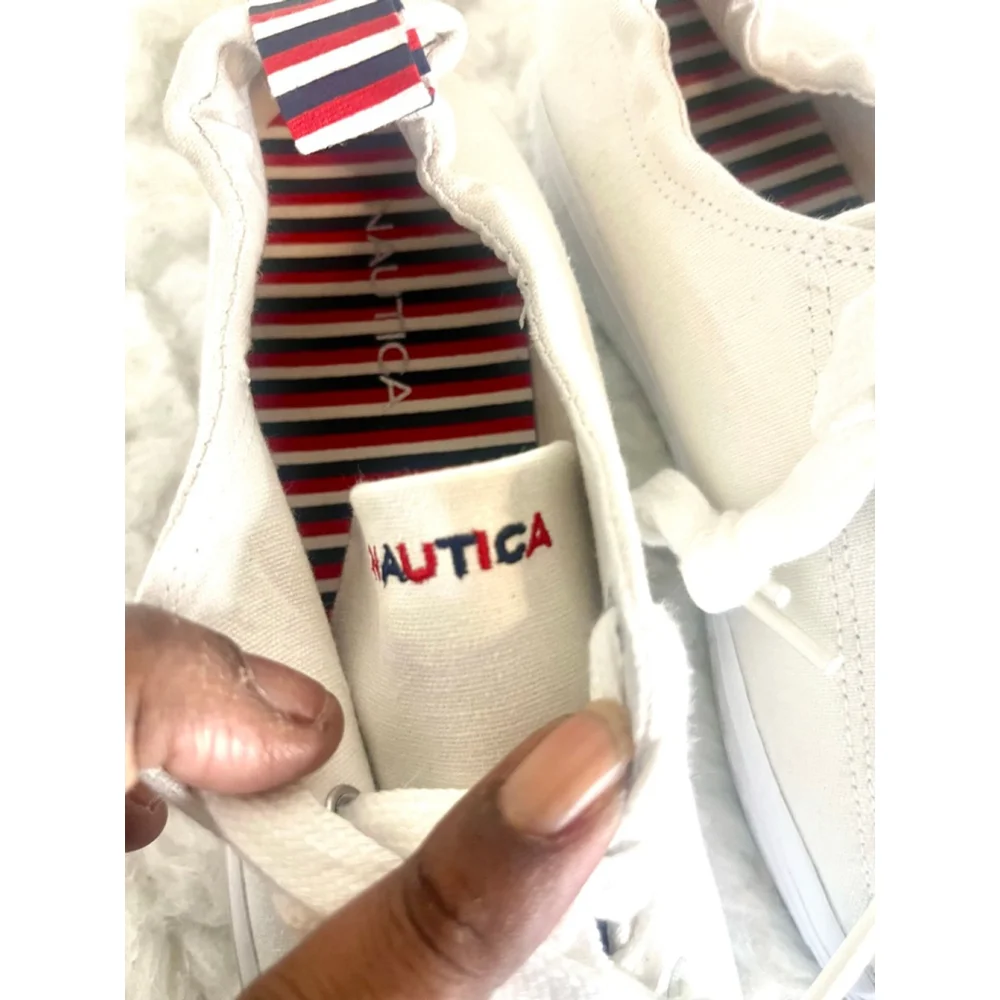 Nautica women's white casual sneakers with a striped heel counter size 10